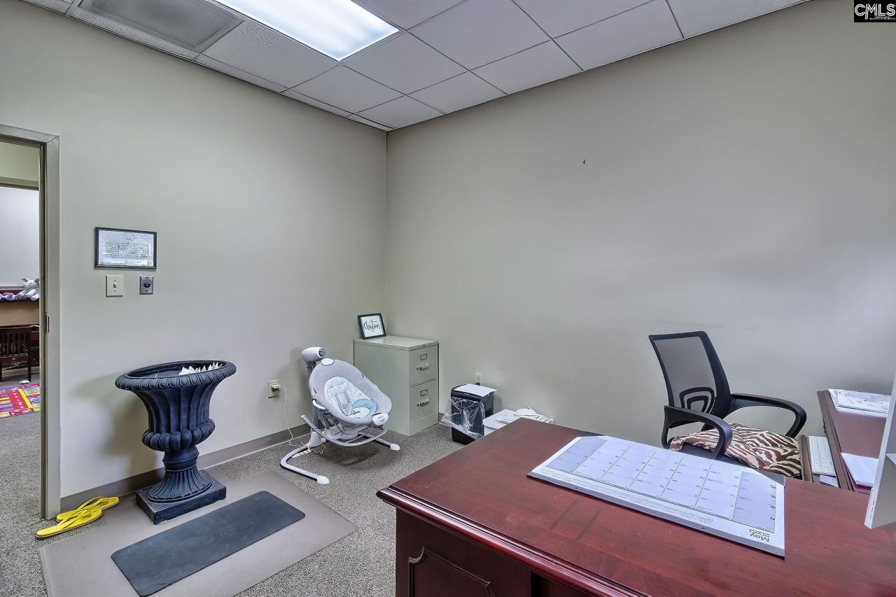 811 Sunset Boulevard Photo 26