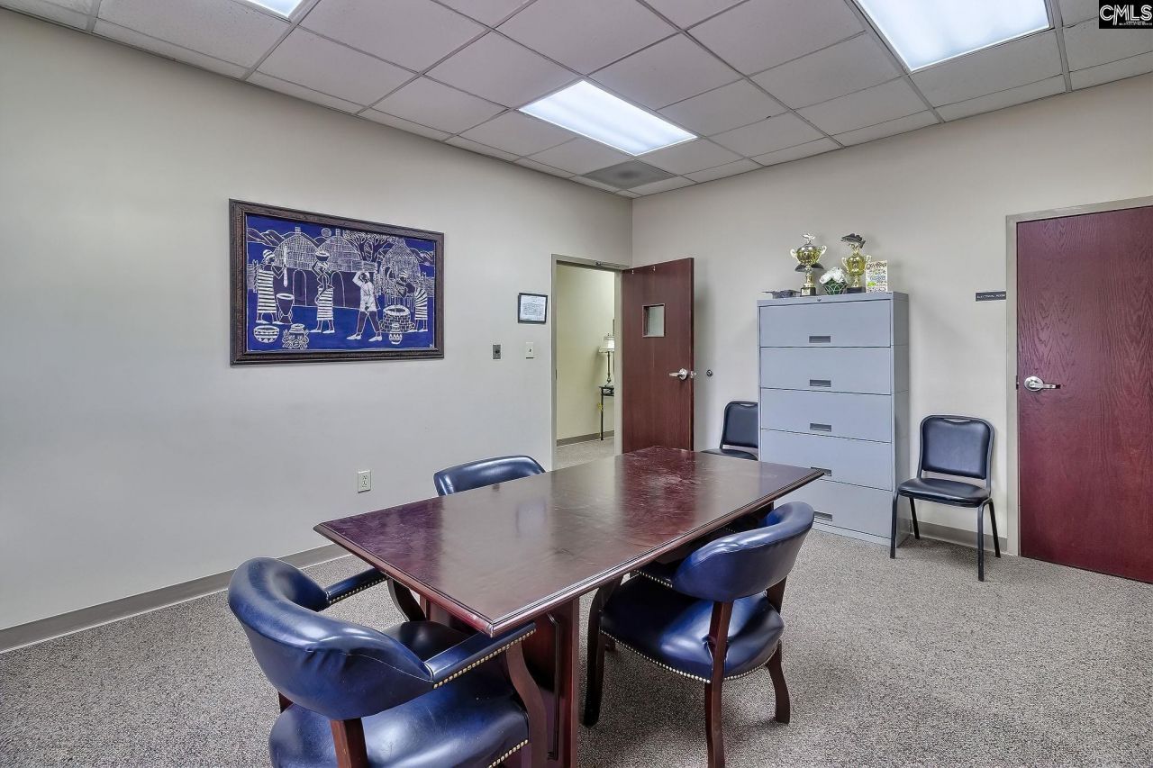 811 Sunset Boulevard Photo 29