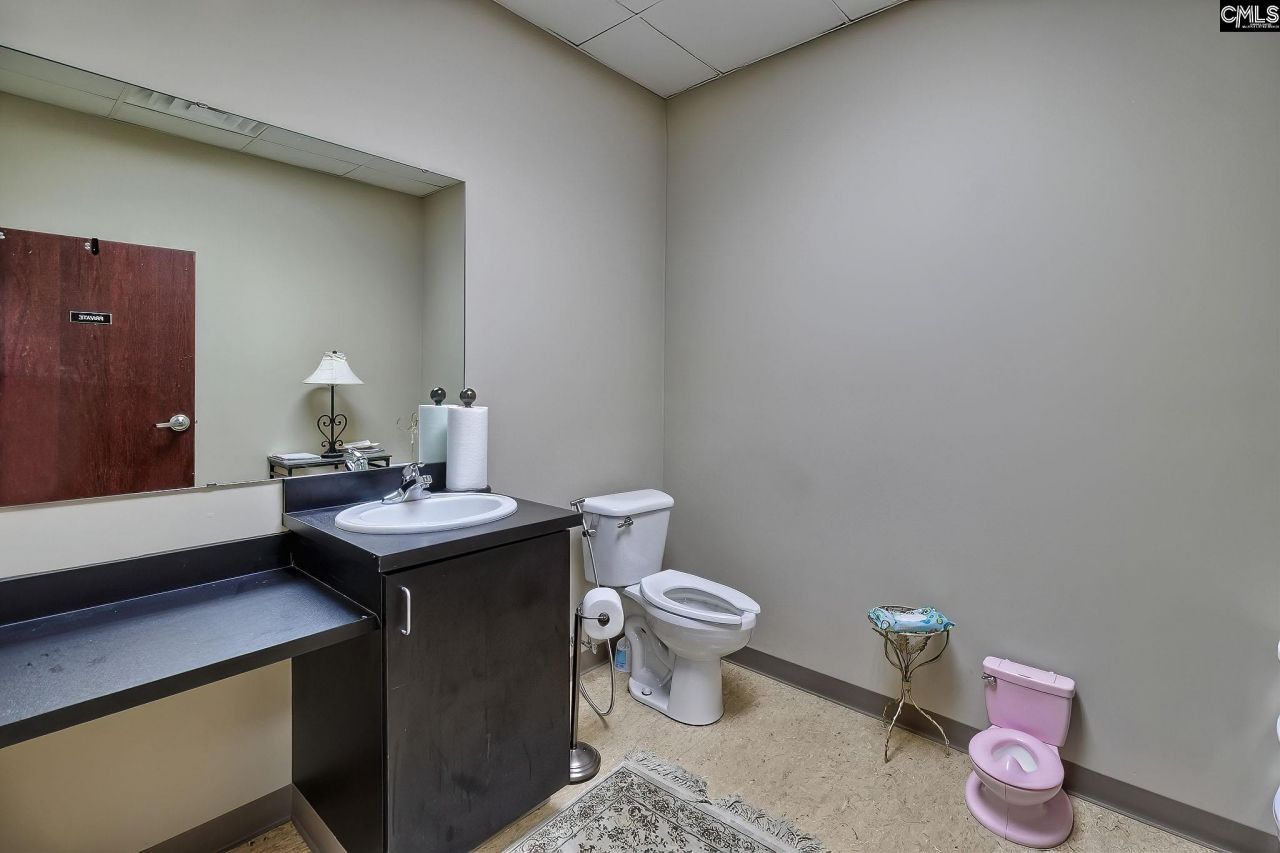 811 Sunset Boulevard Photo 30