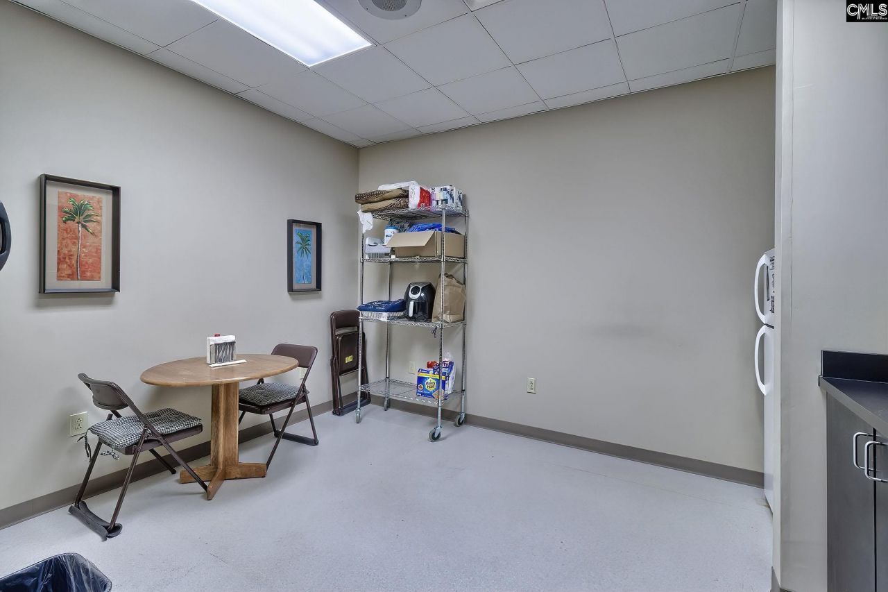 811 Sunset Boulevard Photo 31