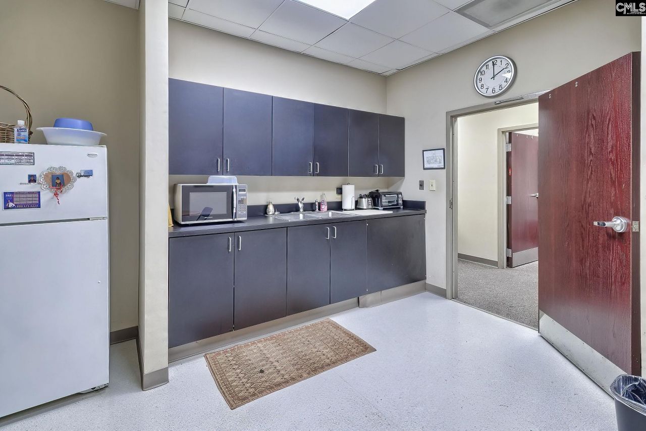 811 Sunset Boulevard Photo 32