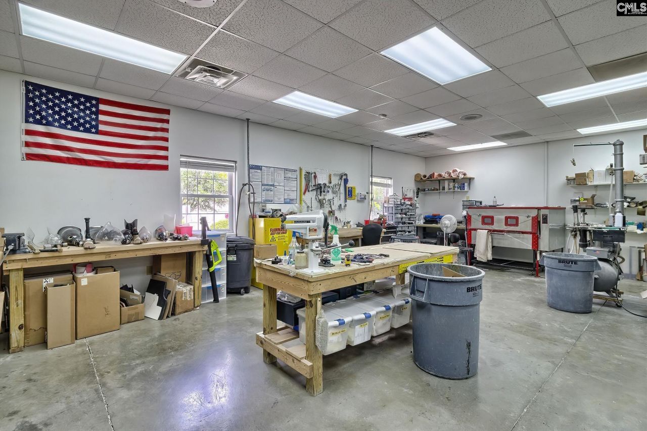 811 Sunset Boulevard Photo 35