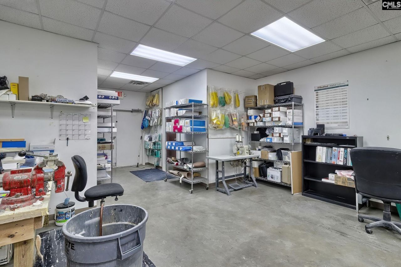 811 Sunset Boulevard Photo 37