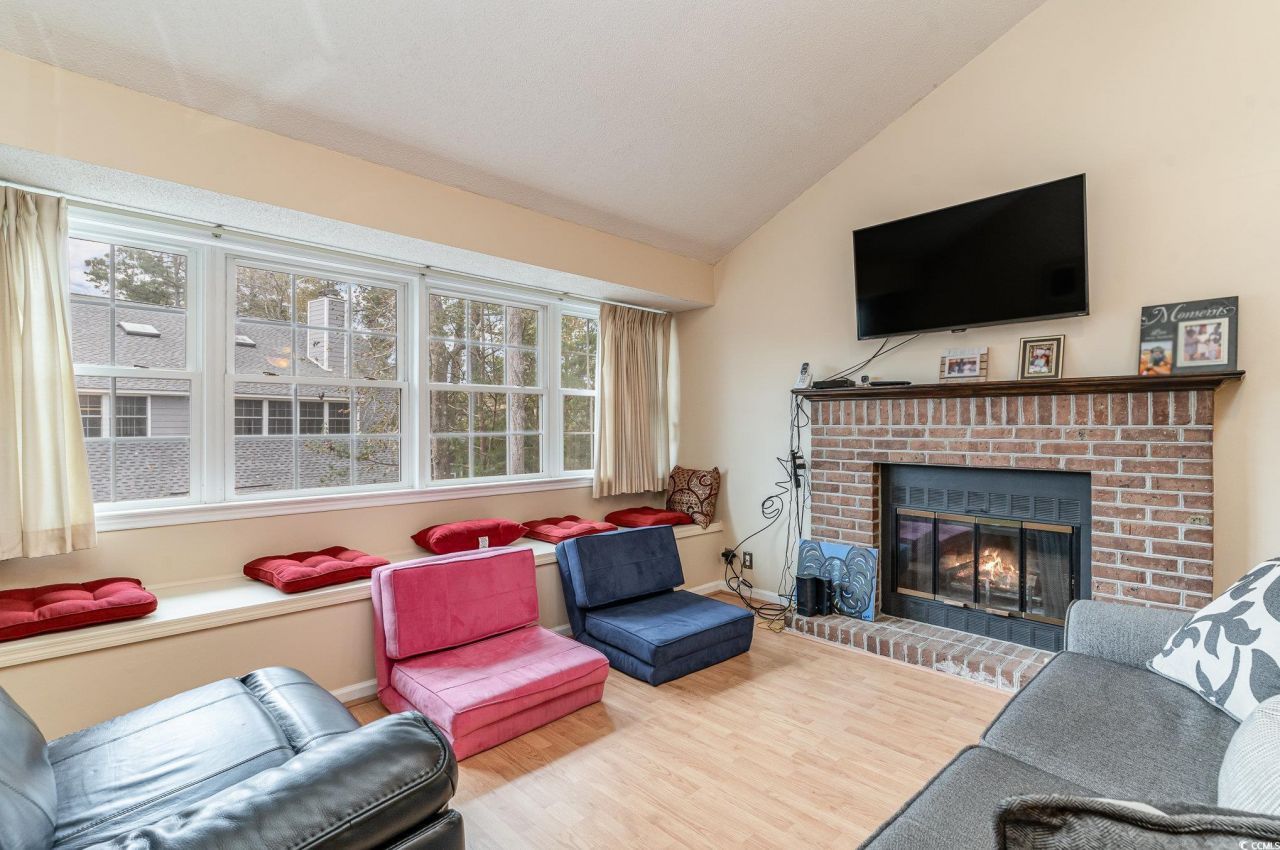 1206 Erin Way Photo 4