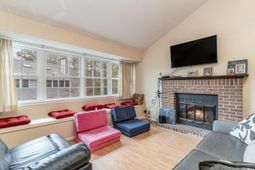 1206 Erin Way photo 4