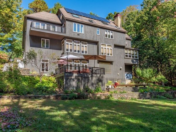 100 Larkspur Dr, Amherst, MA 01002