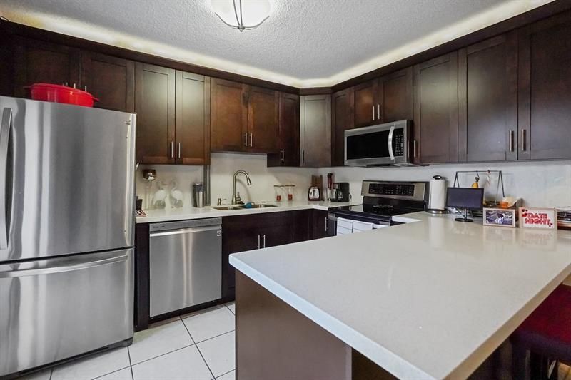 2512 Camelot Court, Cooper City, FL 33026 Photo