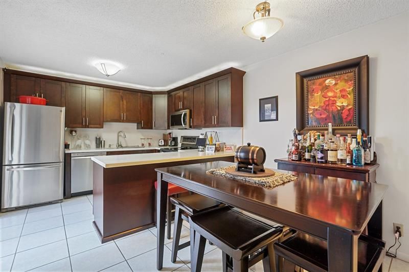 2512 Camelot Court, Cooper City, FL 33026 Photo