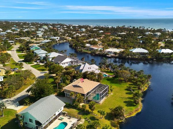 673 E Rocks Dr, Sanibel, FL 33957