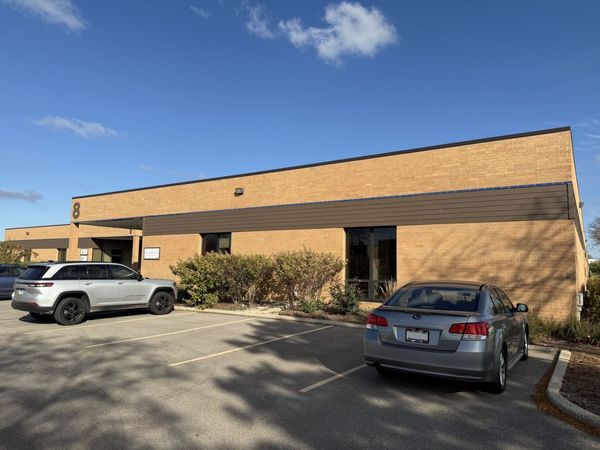 425 Huehl Road, Unit 8, Northbrook, IL 60062