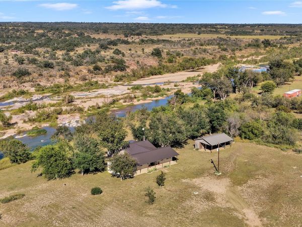 261 Diamond Cross DR, Llano, TX 78643