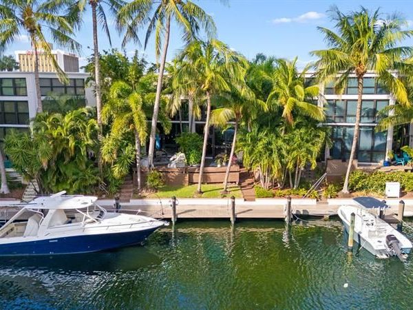 3016 NE 49th St, Unit 4, Fort Lauderdale, FL 33308