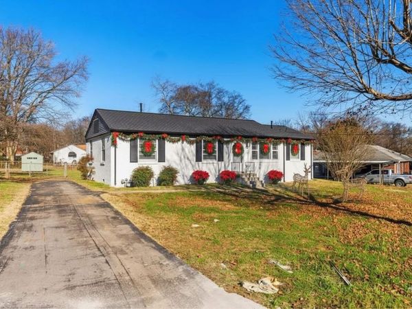 2906 Lakeland Dr E, Nashville, TN 37214