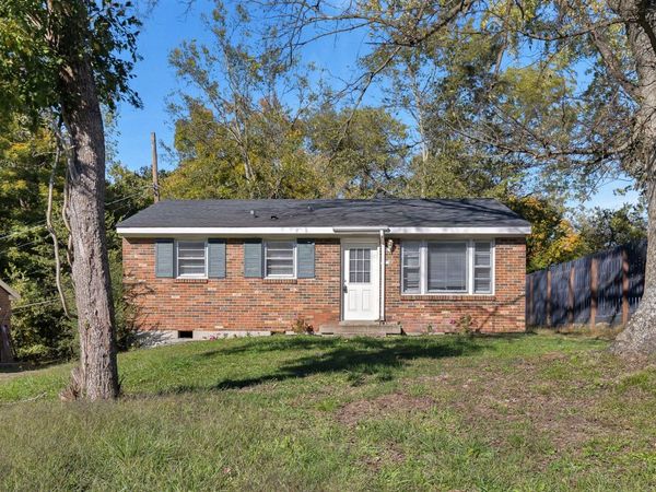 1221 Poplar St, Clarksville, TN 37040