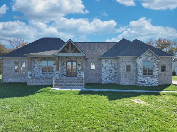 106 Chandelle Dr, Tullahoma, TN 37388