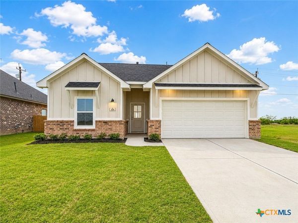 318 Cardinal Dr, Port Lavaca, TX 77979