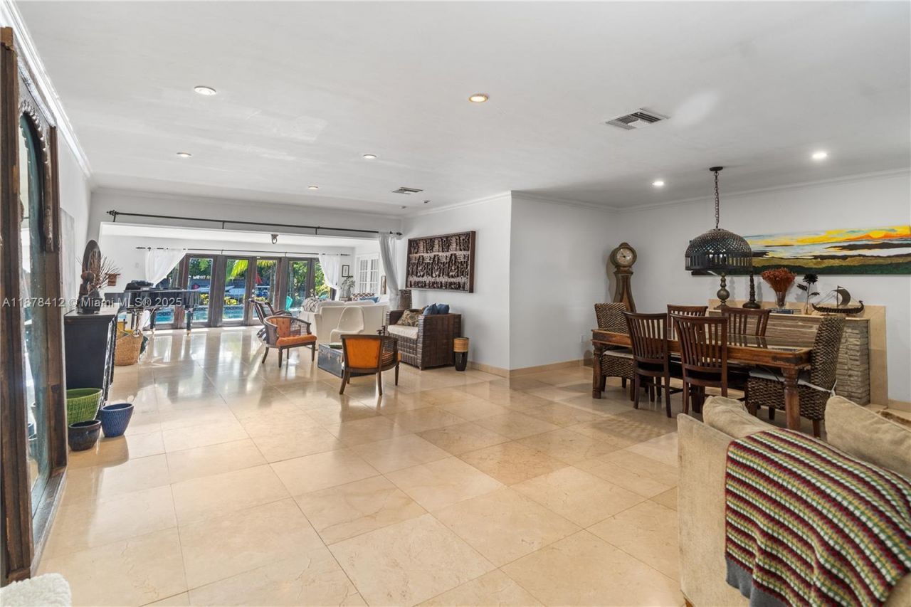 1710 Cleveland Rd, Miami Beach, FL 33141 Photo