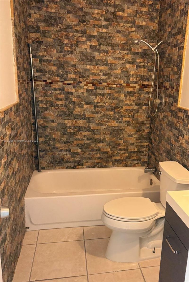 220 SW 7th St, Unit 8, Boca Raton, FL 33432 Photo