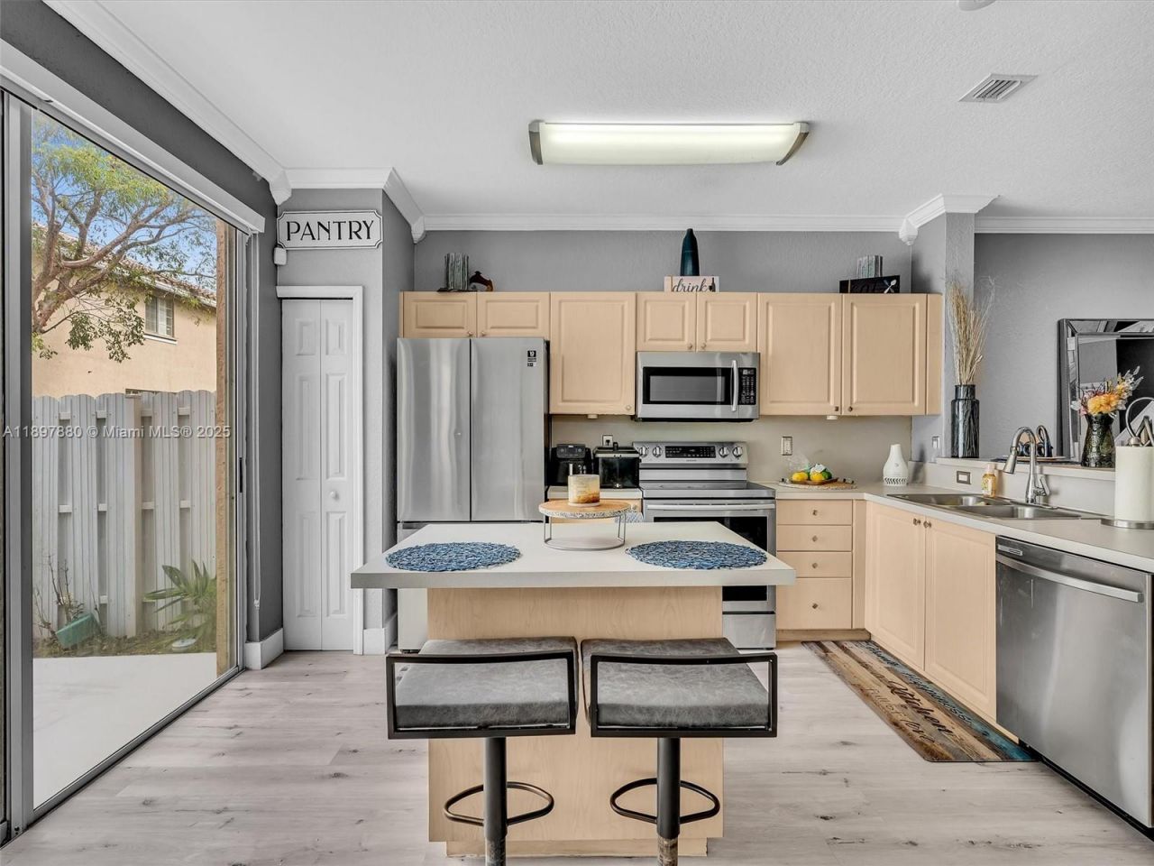 9125 NW 40th St, Sunrise, FL 33351 Photo