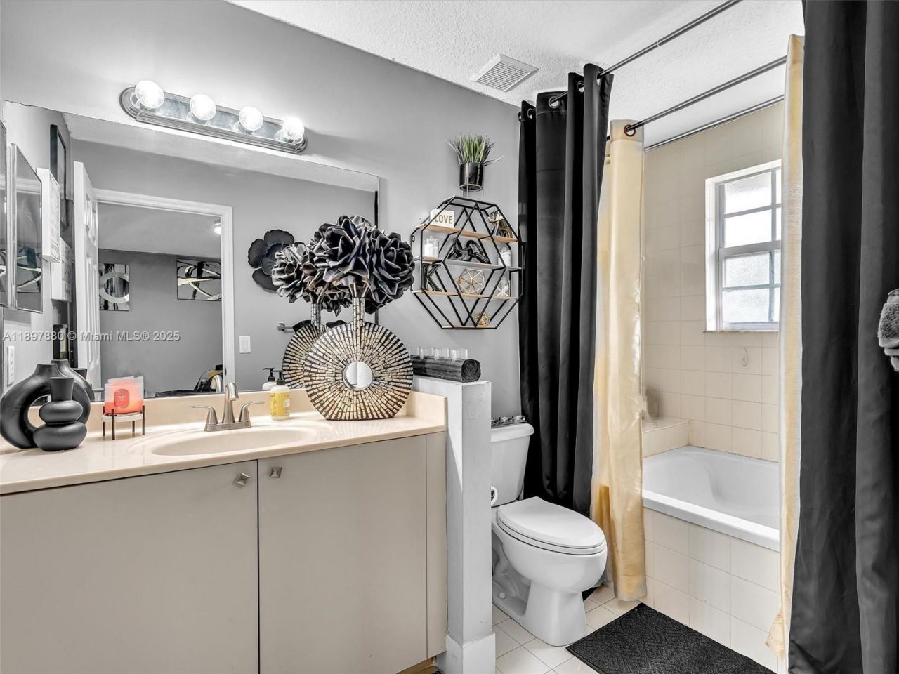 9125 NW 40th St, Sunrise, FL 33351 Photo