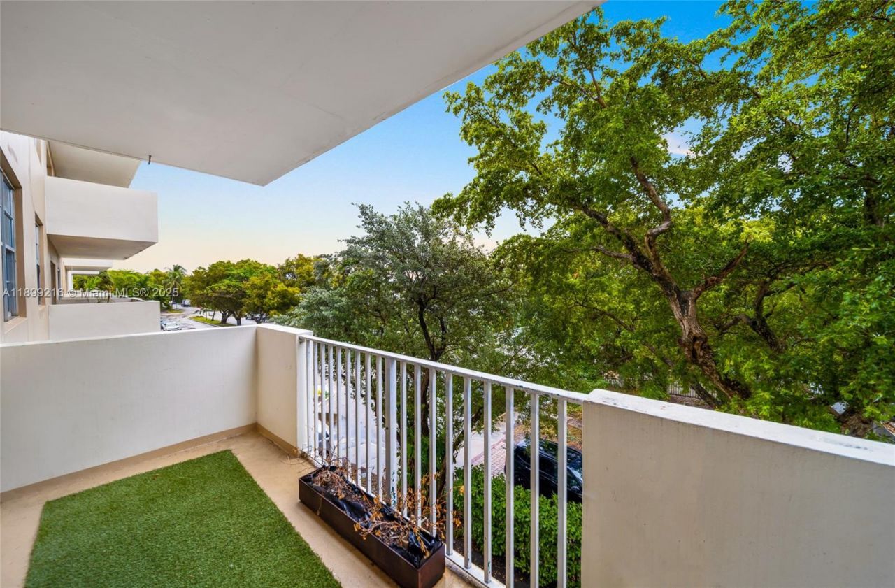 1455 N Treasure Dr, Unit 3K, North Bay Village, FL 33141 Photo