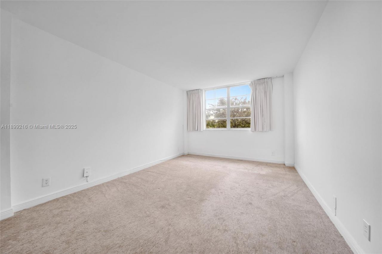 1455 N Treasure Dr, Unit 3K, North Bay Village, FL 33141 Photo