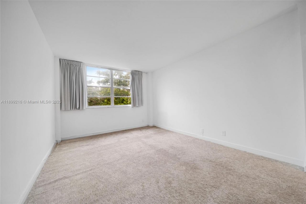 1455 N Treasure Dr, Unit 3K, North Bay Village, FL 33141 Photo