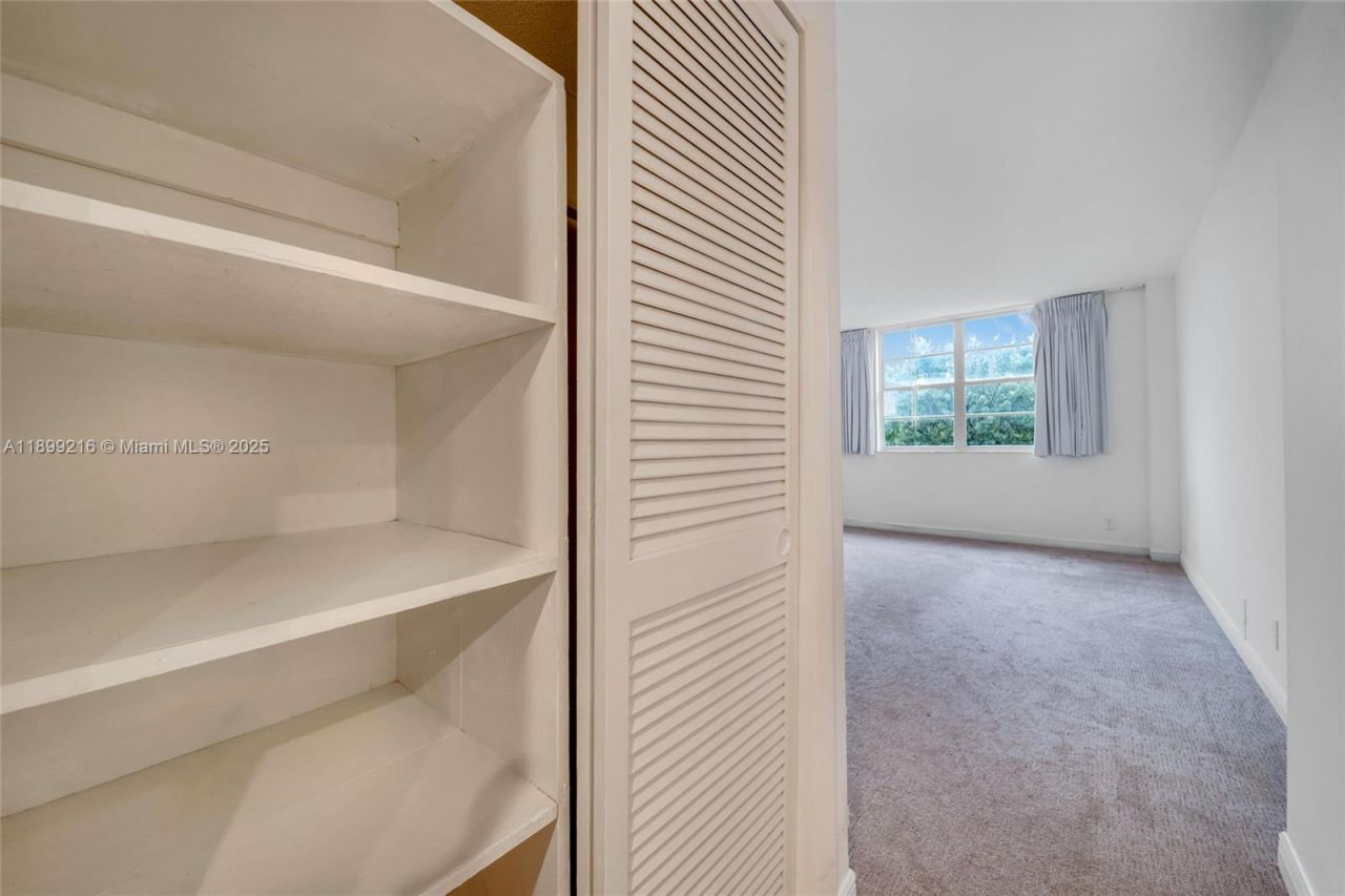 1455 N Treasure Dr, Unit 3K, North Bay Village, FL 33141 Photo