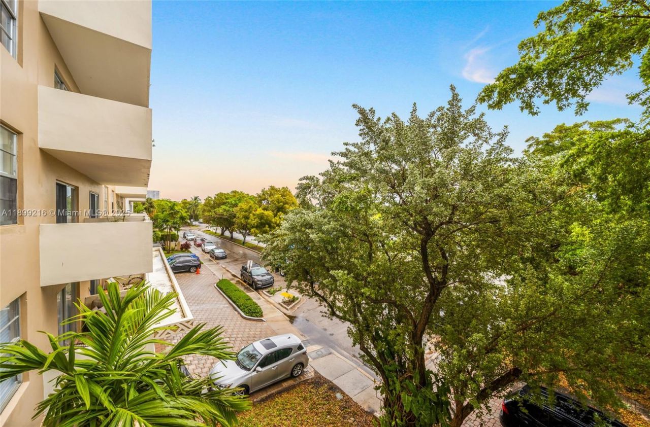 1455 N Treasure Dr, Unit 3K, North Bay Village, FL 33141 Photo