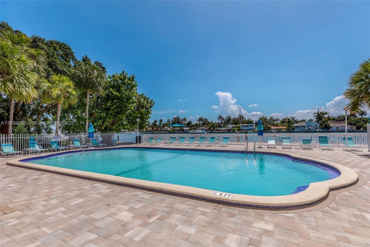 1455 N Treasure Dr, Unit 3K, North Bay Village, FL 33141 Photo