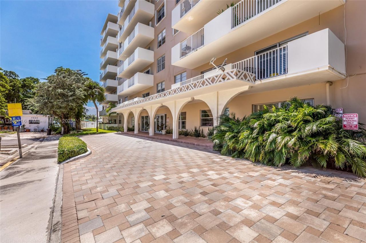 1455 N Treasure Dr, Unit 3K, North Bay Village, FL 33141 Photo