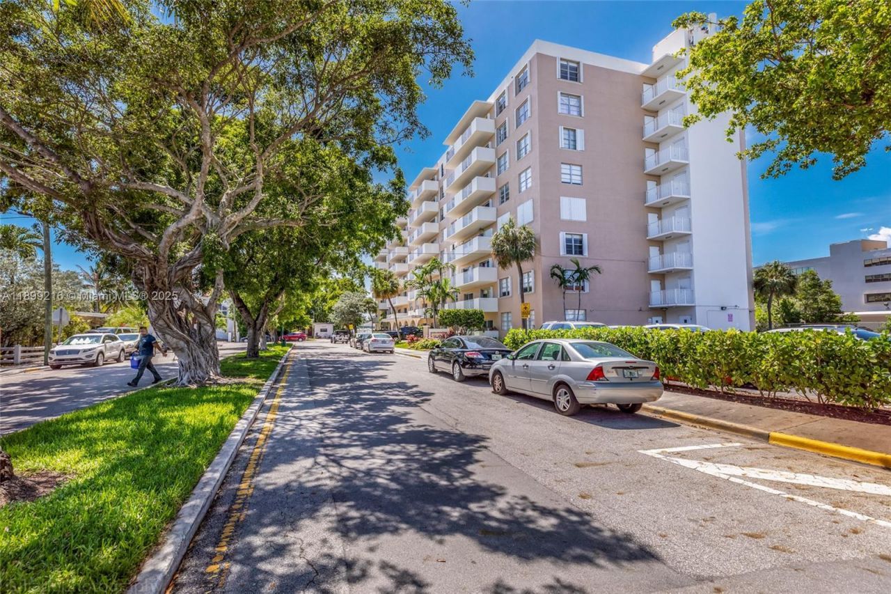 1455 N Treasure Dr, Unit 3K, North Bay Village, FL 33141 Photo