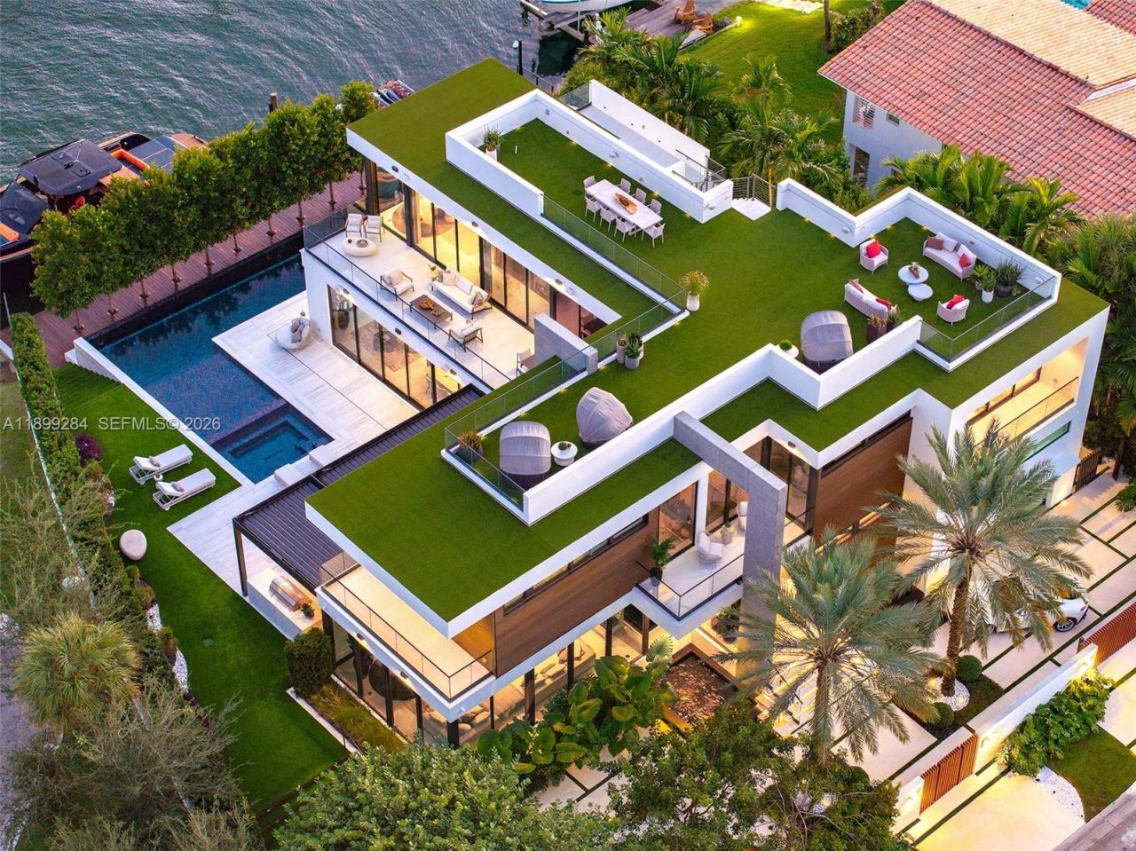 790 Lake Rd, Miami, FL 33137 Photo