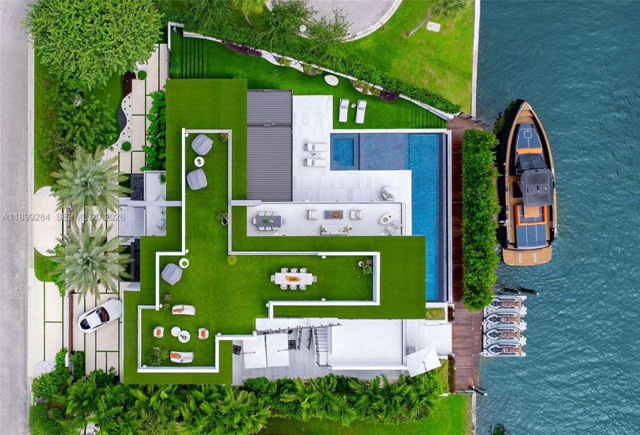 790 Lake Rd, Miami, FL 33137 Photo