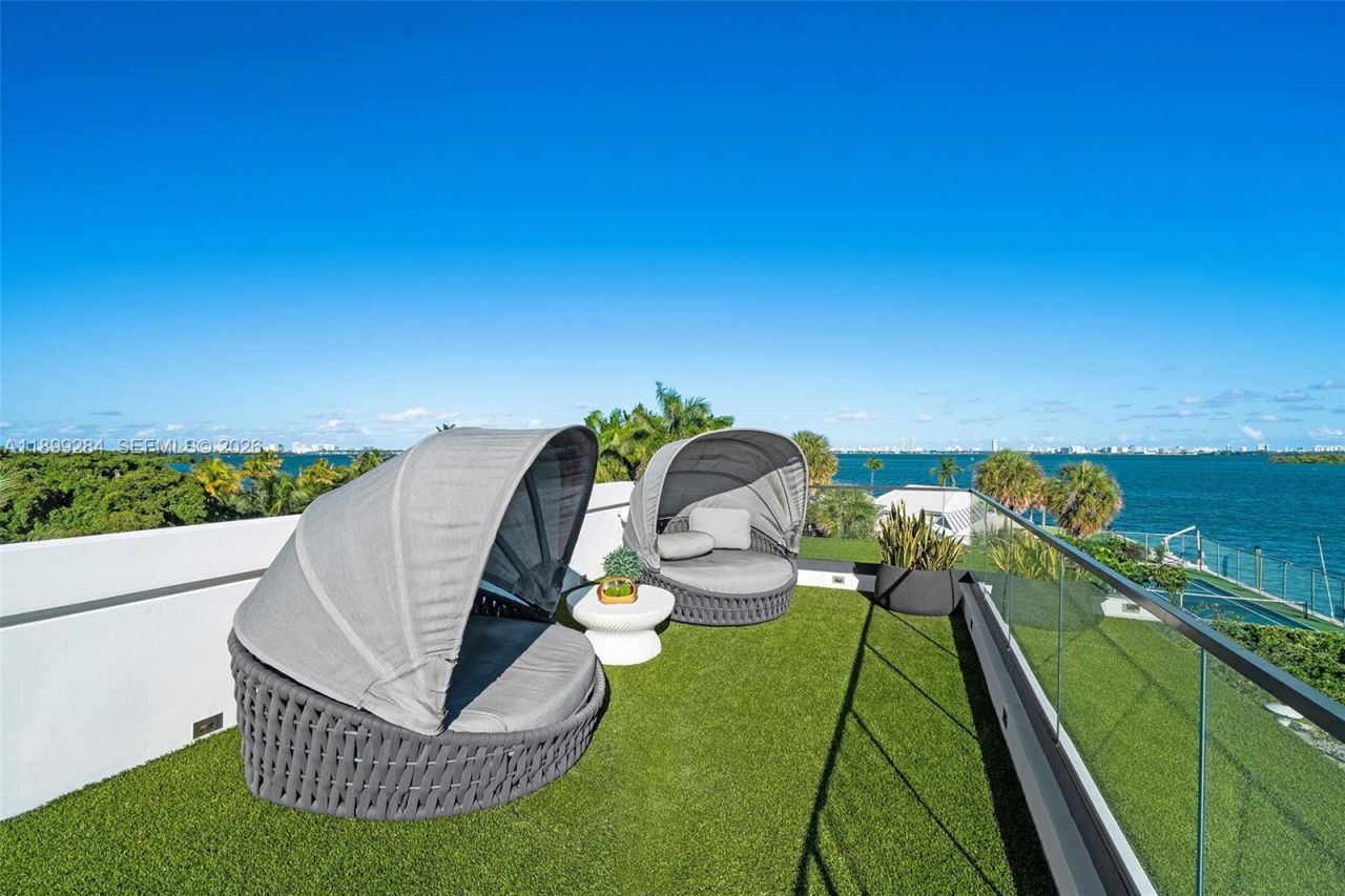 790 Lake Rd, Miami, FL 33137 Photo