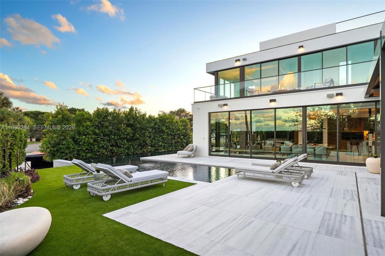 790 Lake Rd, Miami, FL 33137 Photo