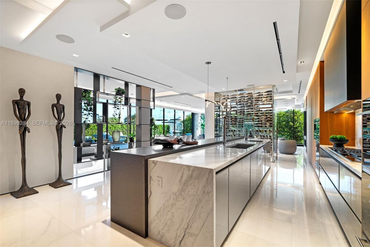 790 Lake Rd, Miami, FL 33137 Photo