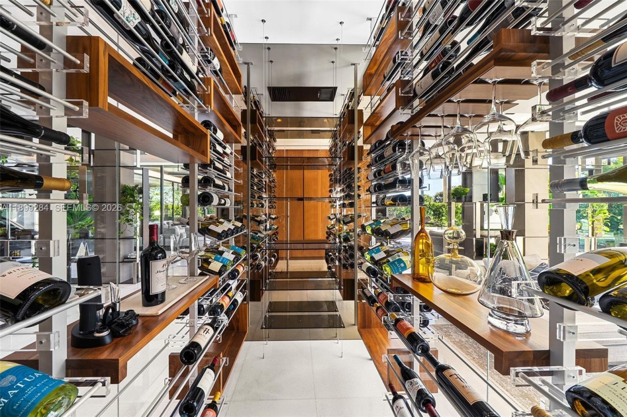 790 Lake Rd, Miami, FL 33137 Photo