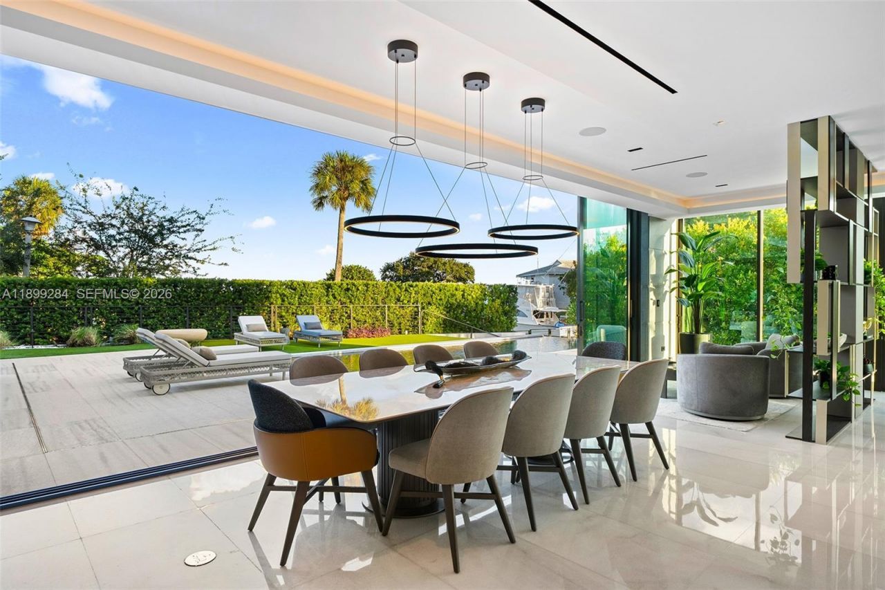 790 Lake Rd, Miami, FL 33137 Photo