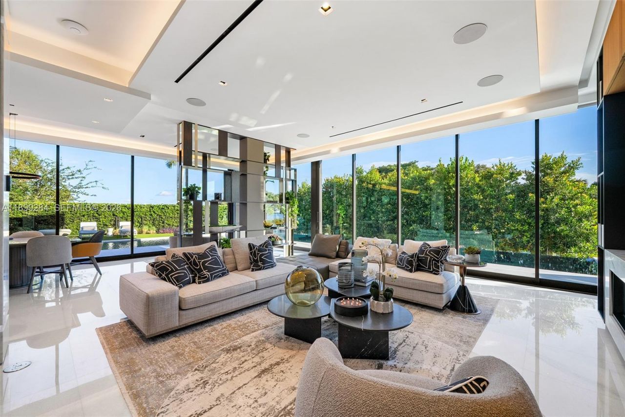 790 Lake Rd, Miami, FL 33137 Photo