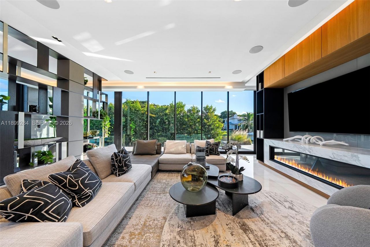 790 Lake Rd, Miami, FL 33137 Photo