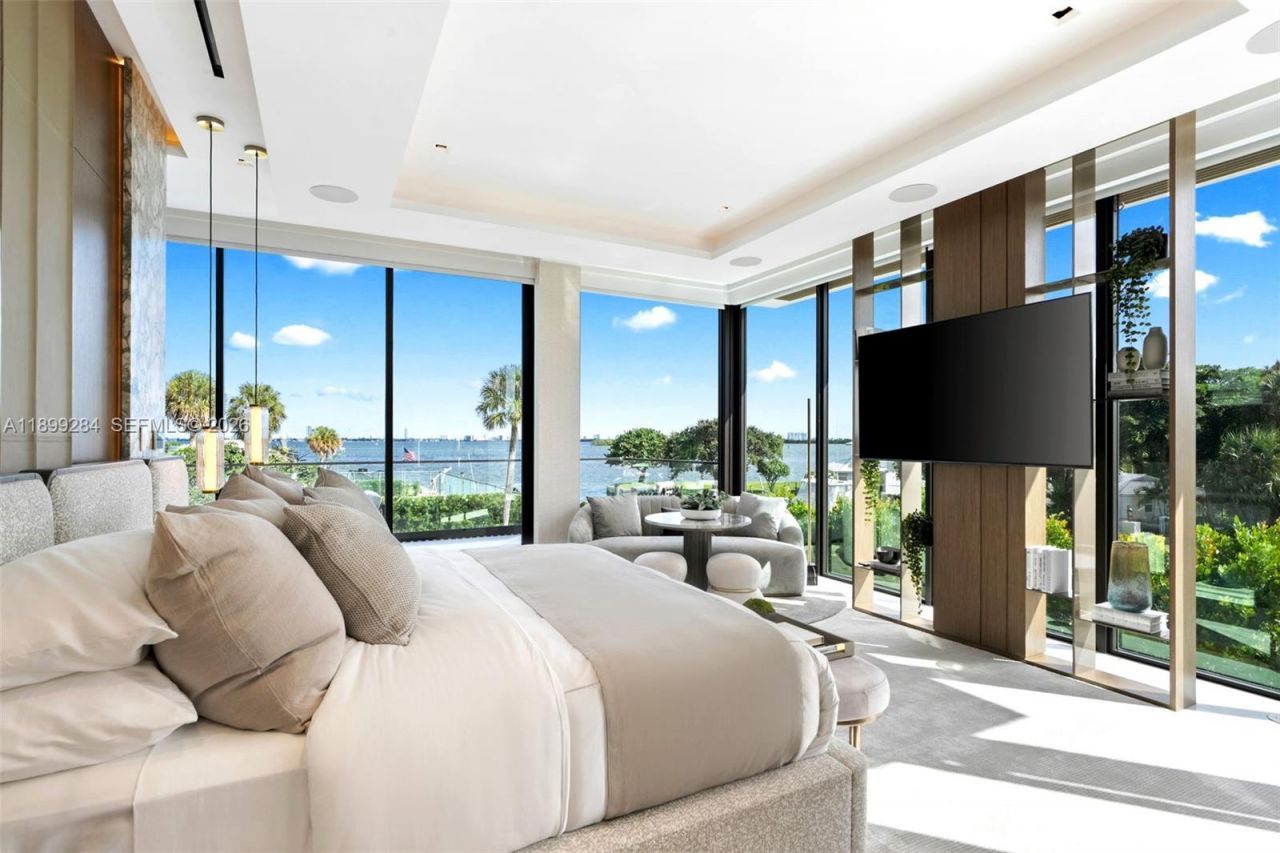 790 Lake Rd, Miami, FL 33137 Photo