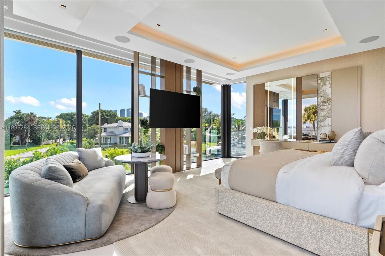 790 Lake Rd, Miami, FL 33137 Photo