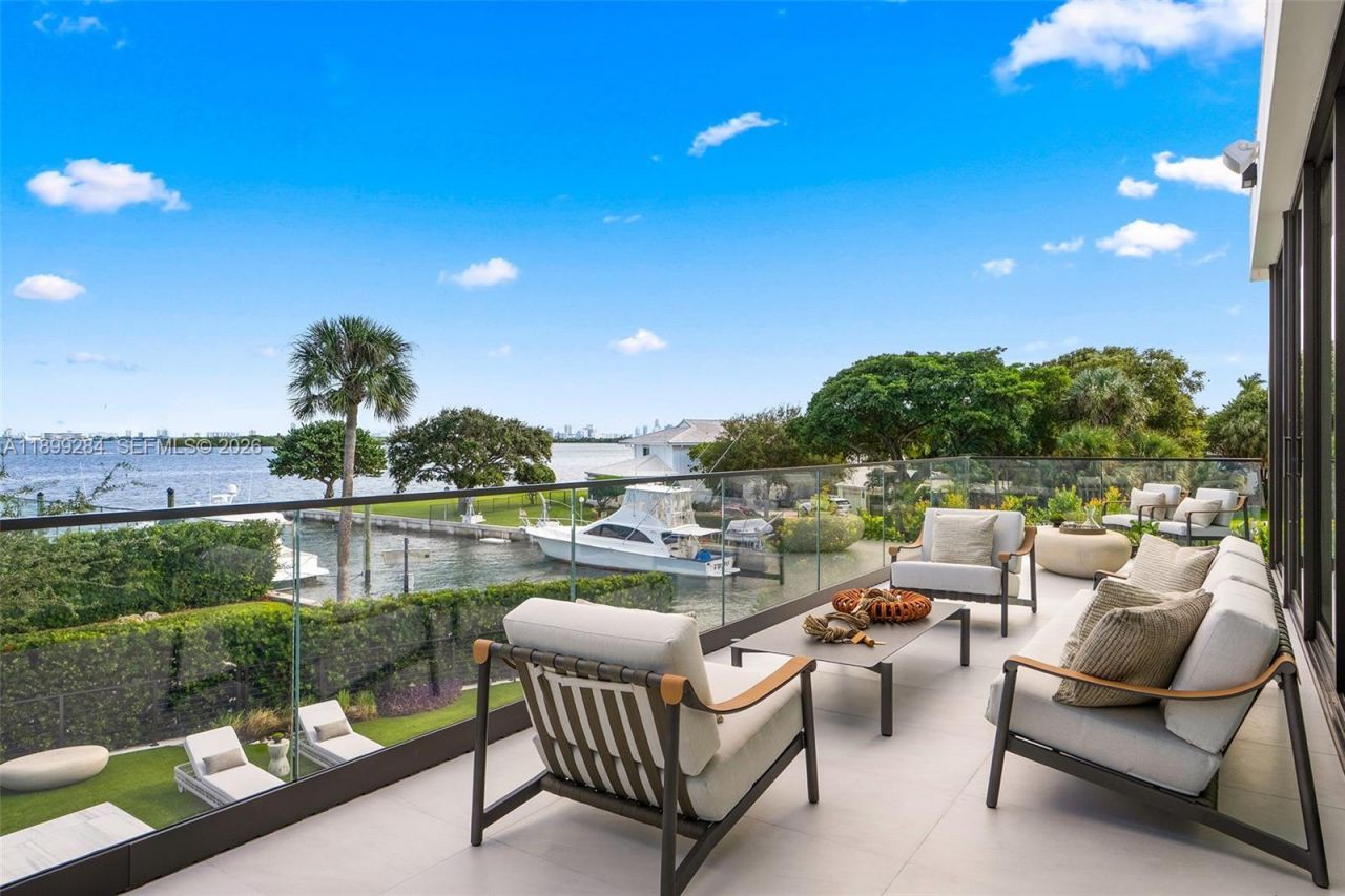 790 Lake Rd, Miami, FL 33137 Photo