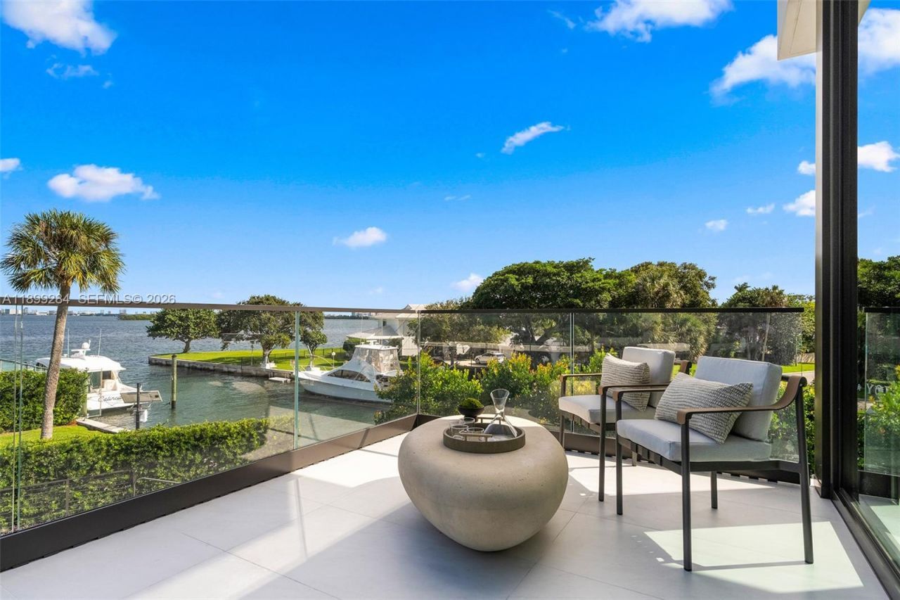 790 Lake Rd, Miami, FL 33137 Photo