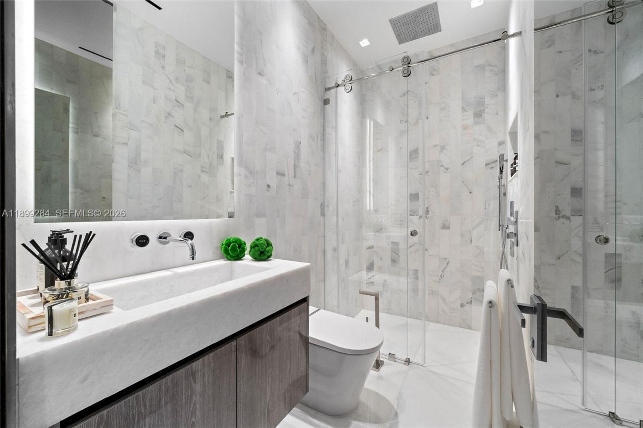 790 Lake Rd, Miami, FL 33137 Photo