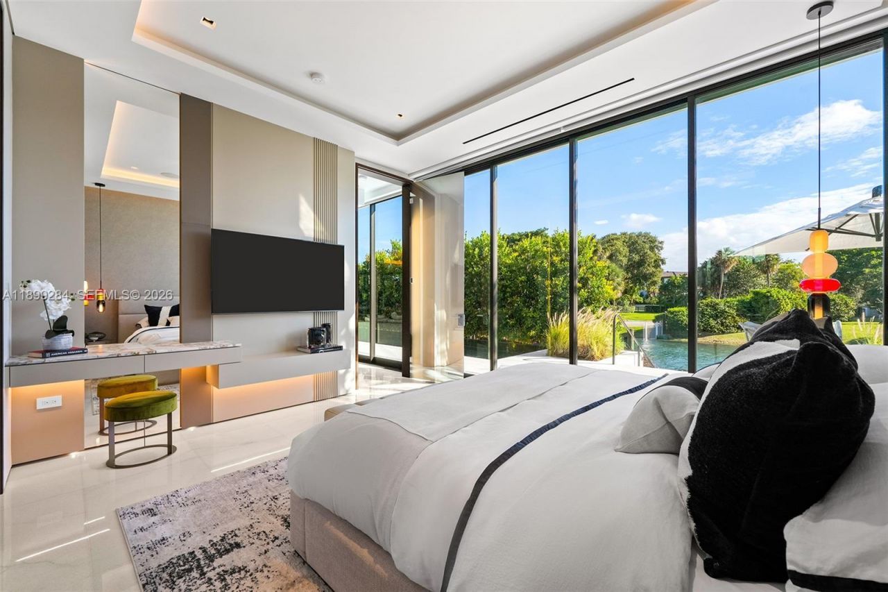 790 Lake Rd, Miami, FL 33137 Photo