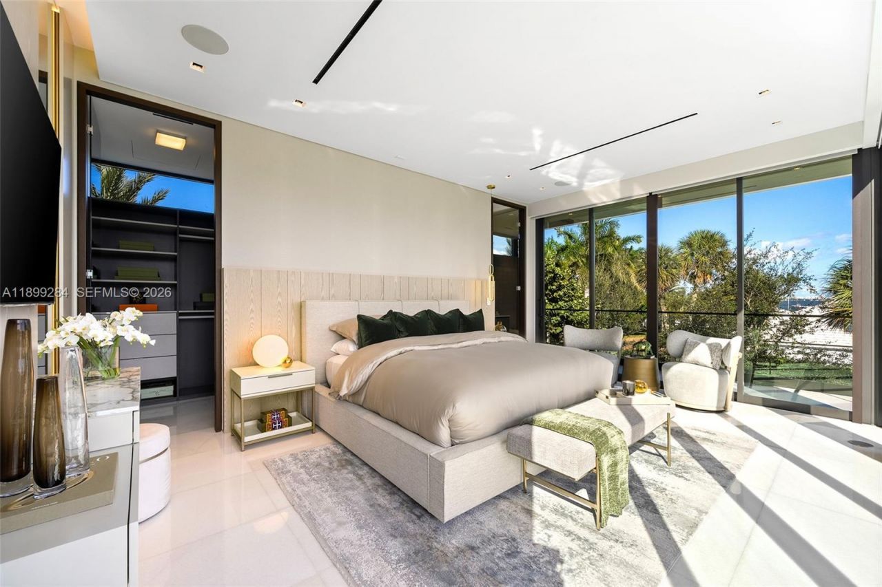 790 Lake Rd, Miami, FL 33137 Photo