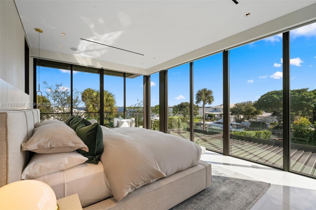 790 Lake Rd, Miami, FL 33137 Photo