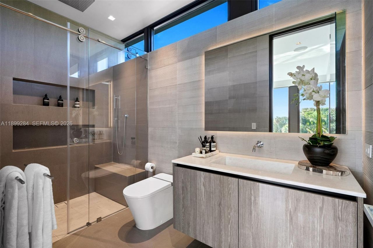 790 Lake Rd, Miami, FL 33137 Photo